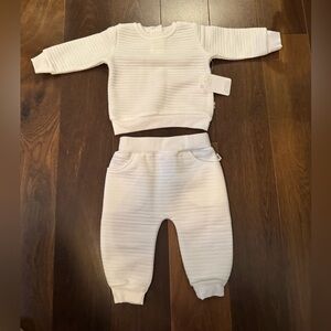 NWT Snugabye Baby Long Sleeve & Pants Set Sz. 6-9 months